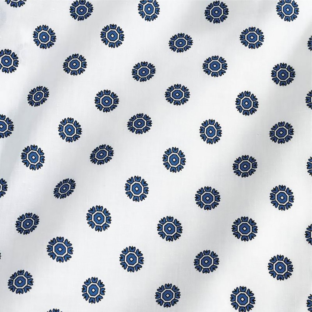 Medline Angle Back And Tie-Side Print Gowns, 3X, Snowflake, Pack Of 12